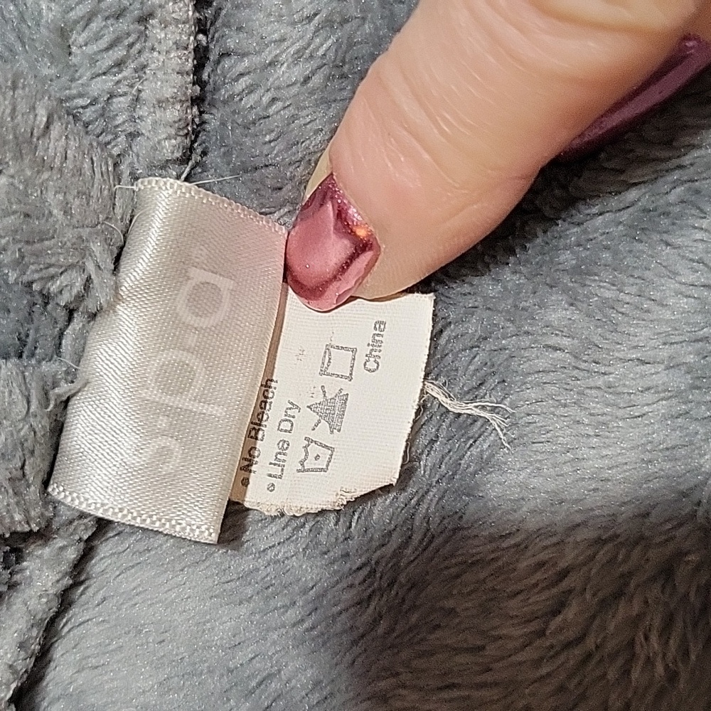 spa Fuzzy Grey Warm Robe OS - Picture 8 of 9